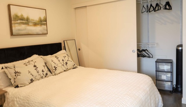 Luxury Apt in Downtown Vancouver Waterfront