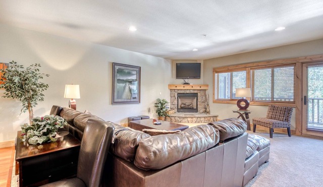 Luxury condo with gas fireplace, updated amenities, shared pool & hot tub