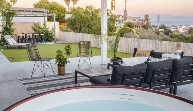 Luxury home with beautiful views - 15 min from DT!