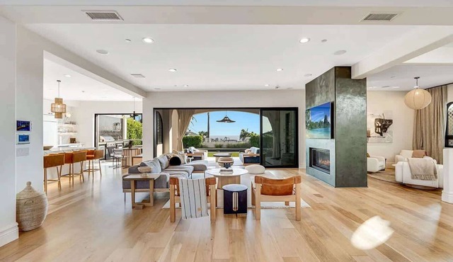 Luxury La Jolla - Pool, Theater, Gym, Walk to Beach