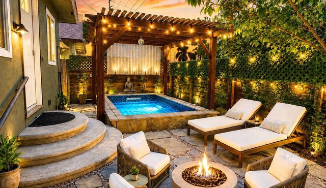Luxury Pool Home, Outdoor Shower, Central, Walk to all restaurants