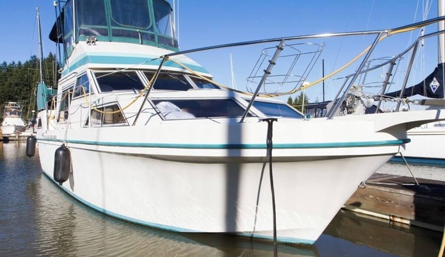 Luxury Yacht 2 BR – Marina Views and WiFi