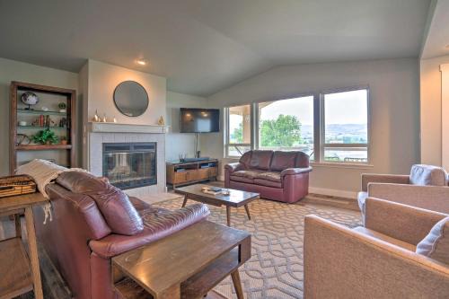 Manson Villa w/Hot Tub ~ 1 Mi to Wineries!
