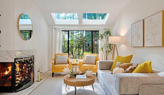 Marbella Lane-Cozy Luxury Townhome near Microsoft