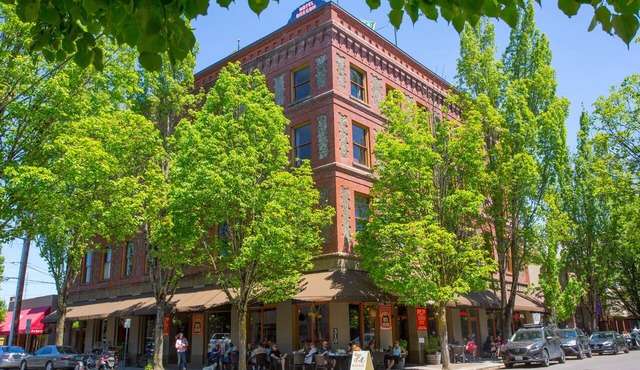 McMenamins Hotel Oregon