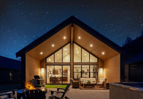 Meadow view Cabin w/MIL, Game Room, Hot Tub