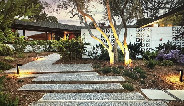 Mid-Century Modern Retreat Near Ocean & Bay