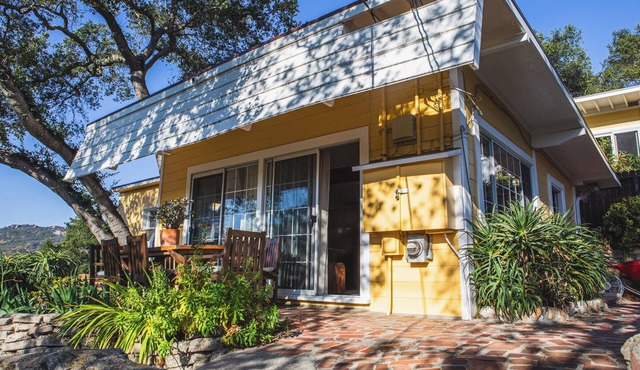 Mid Century Modern Bungalow just steps from Topanga State Park
