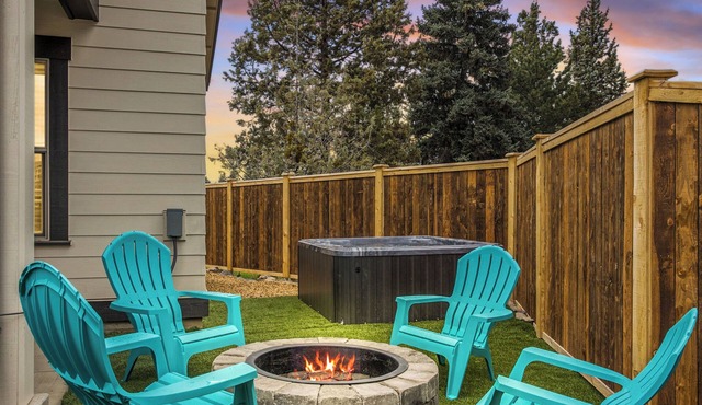 Minutes to Old Mill ~ Fire Pit ~ AC ~ Dog Friendly ~ Hot Tub