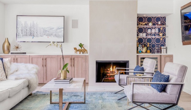 Moby House Aspen: A Curated Retreat w/2BR/2BA , AJAX Views in the Aspen Core