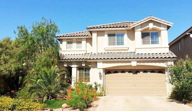 Modern and cozy house minutes away from the strip in an upscale Las Vegas area