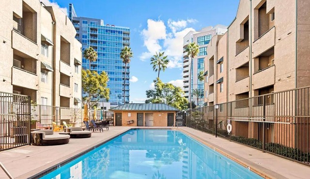 Modern Apartment in La Jolla UTC - Close to Beaches, Shopping, Dining, UCSD