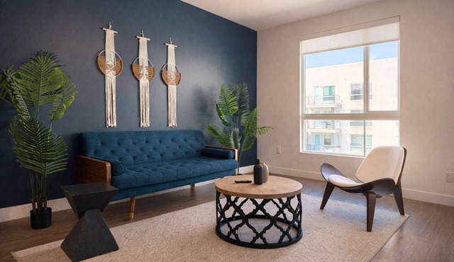 Modern Apartment w/Pool, Gym & 10 Min to Disney