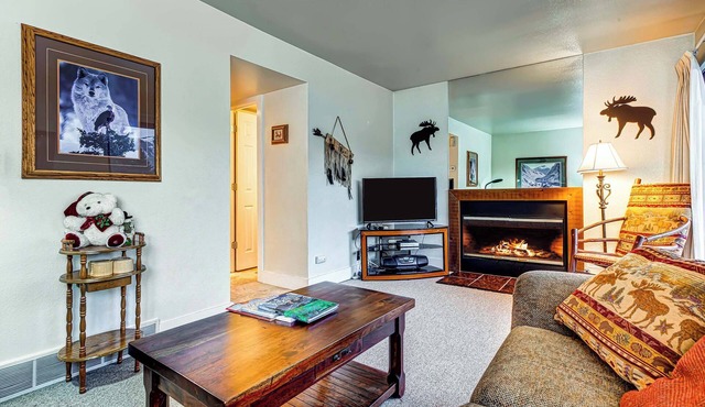 Modern condo with spectacular views - close to top ski resorts & walk to MARC