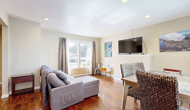 Modern Condo with Peekaboo Ocean Views Nearby Beach Access Dogs OK