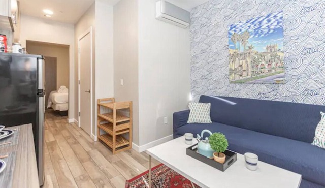 Modern Downtown 💎 WiFi, Cable, Parking, Comfy Bed