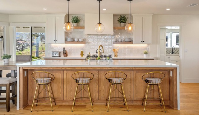 Modern Farmhouse w/pool, hot tub & spectacular views