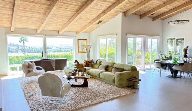 MODERN ITALIAN VILLA - A LUXURY OASIS WITH PANORAMIC AND SUNSET VIEWS