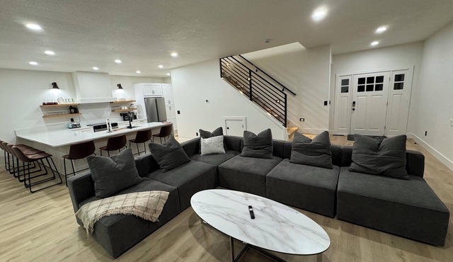 Modern Luxury Pacific City - Sleeps 12, Hot Tub, Pet Friendly, Playstation 5