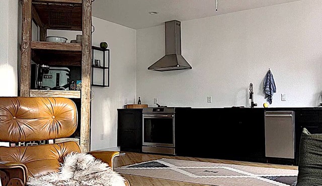 Modern Nordic Nest + Walk to Waterfront, Dining