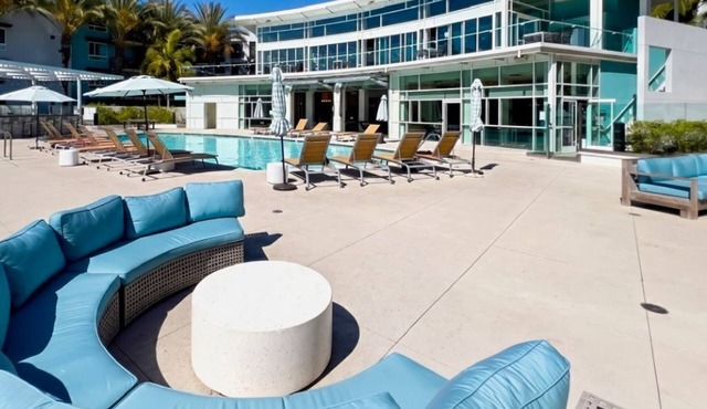Modern Pet Friendly 2BR San Diego Stay, Near Attractions, Downtown & Beaches
