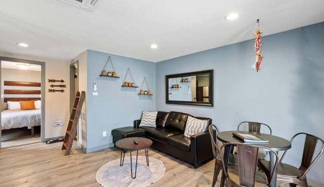 Modern Pet-Friendly Cottage - Graystone Retreat