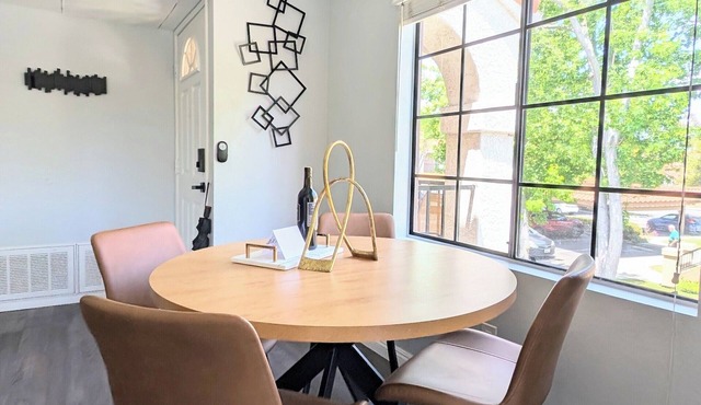 Modern Poolside 2-bd 2-ba Condo with Balcony