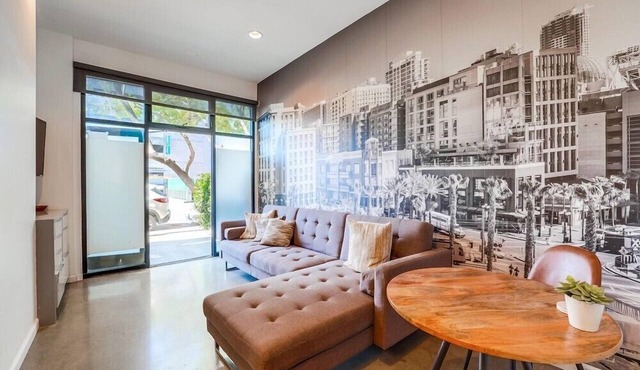 Modern Urban Row Home * Dog OK * AC