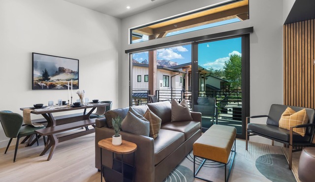 Montclair Zion - a Stunning Luxury Villa, 2 Bed, 1 Bath Retreat with Balcony