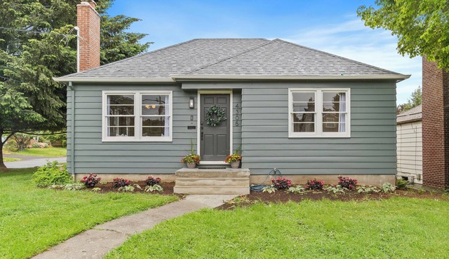 Monthly Stay 4BD 2 BA Insurance & Relocation Housing Office Yard Pets