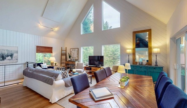 Mount Howard Chalet – Luxury on Wallowa Lake