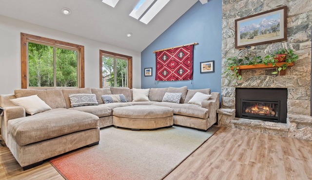 Mountain/Pet-Friendly Family home in Park City for winter and summer activities