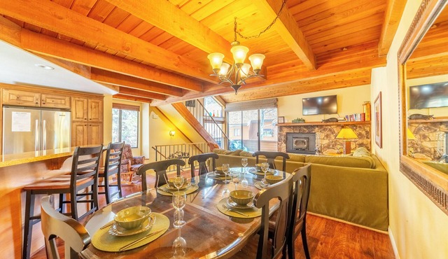 Mountain Townhome w/Jacuzzi, Pool & Tennis 380