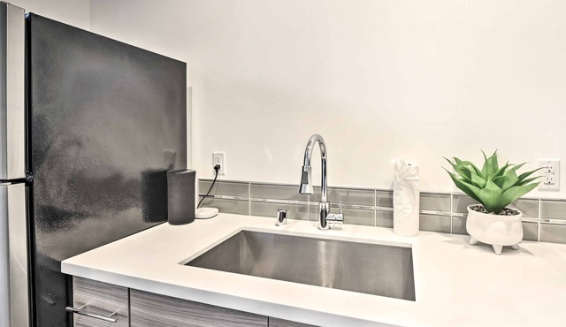 Mt Baker Apartment: Walk to Lake & Light Rail