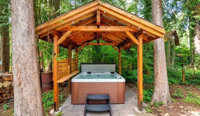 Mt Hood Cabin, Hot Tub, Fire Pit, Dog-Friendly
