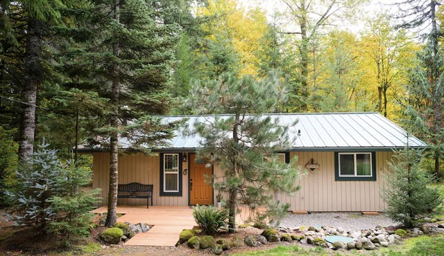 Mt. Hood cabin with cozy sounds of Zig Zag River