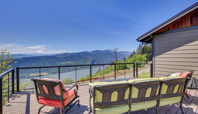 Mt Hood Views: Modern Underwood Home w/Deck!