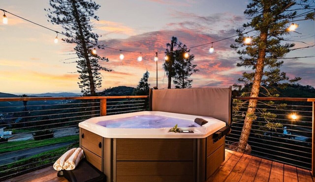 Nature Retreat w/Hot Tub, Fire Pit, Views, Privacy