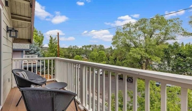 NAU/DT | Elevated 2 bdrm | AC | Dog Friendly