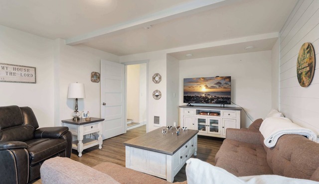Navigate Stays: Waterfront w/Bay Views & More