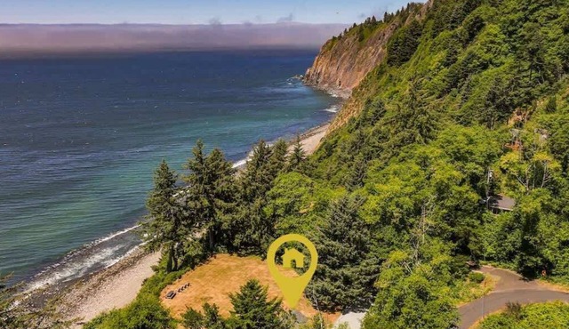 Neahkahnie Nest by Manzanita Beach Getaway: Luxury Studio, Ocean Views, Hot Tub