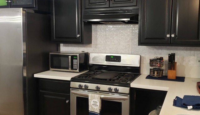 Near Airport, Family/Business,Fast Wifi, Shopping!