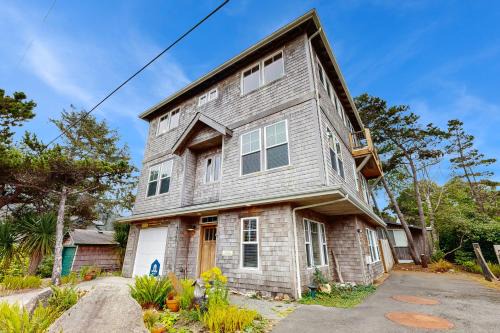 Neskowin Treehouse