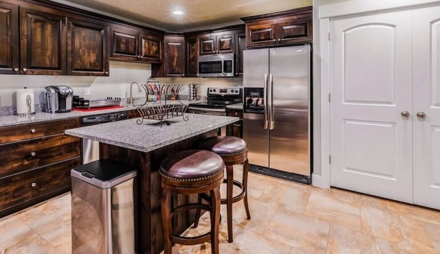 New 12 Bd+12 Bath+Comfortably Sleeps 24+Spas+Views+Hot Tubs+Fiber+Best Location!