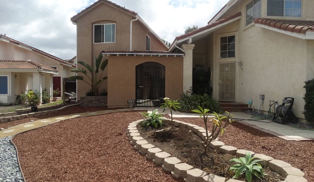 New 2-bedroom detached house with full Kitchen WiFi, AC Laundry, Courtyard