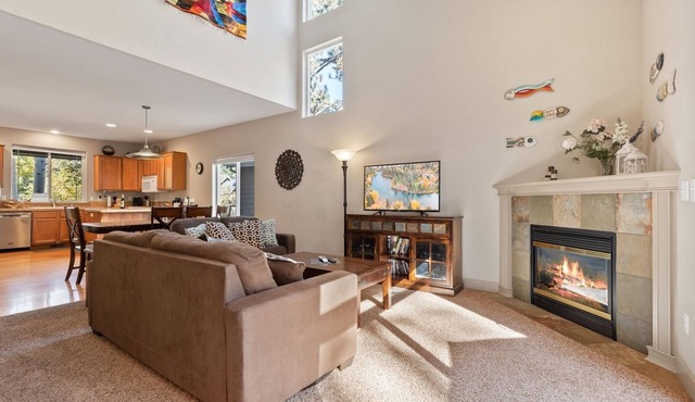 New! Charming West Bend Home | Hot Tub | Near Mt. Bachelor