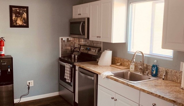 New Listing! Rebb's Cozy Cottage near Sequoia National Park
