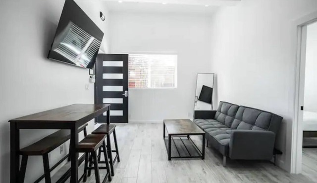 New Luxurious One Bedroom One Bathroom Guest Suite