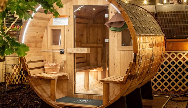 NEW! Modern Farmhouse - Sauna, Projector, 10ppl, EV Charger!