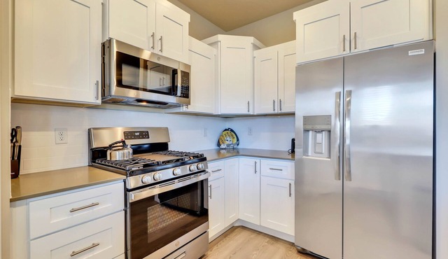 Newer townhome in Cedar City, 3 bdrm/2 bath 2 level private home
